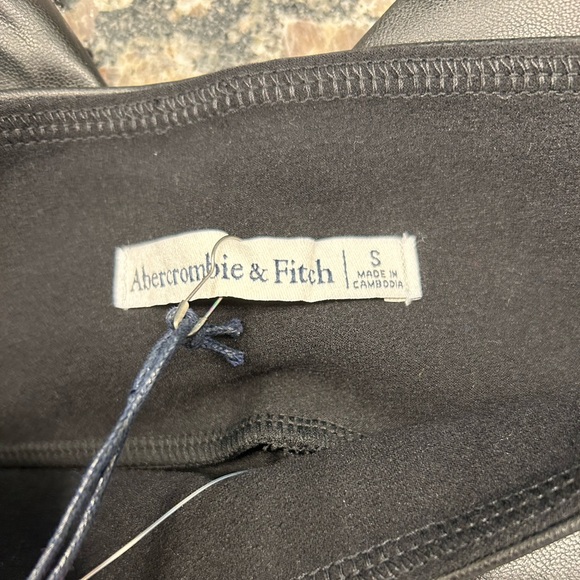 Abercrombie & Fitch Vegan Leather Leggings - Picture 6 of 6